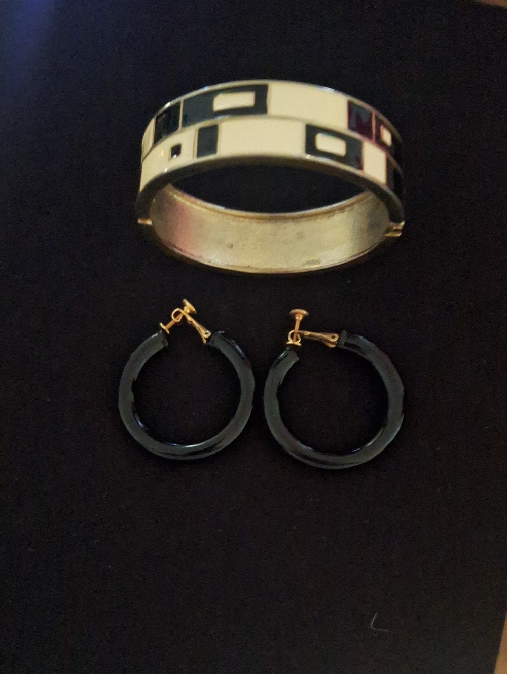 Vintage 70' 80 Classic Black & White Enamel Bangle with Black Hoop Earrings Set